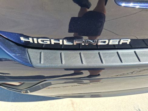 Used 2023 Toyota Highlander Limited FWD image 13