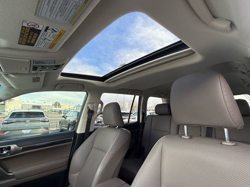 Used 2020 Lexus GX 460 Premium w/ Premium Package image 25