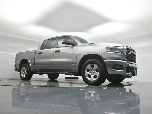 Used 2025 RAM 1500 2WD Crew Cab image 3