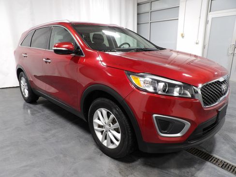Used 2017 Kia Sorento FWD image 2