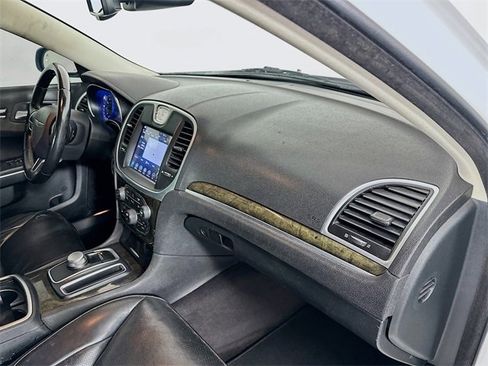 Used 2017 Chrysler 300 C w/ Safetytec Plus Group image 30