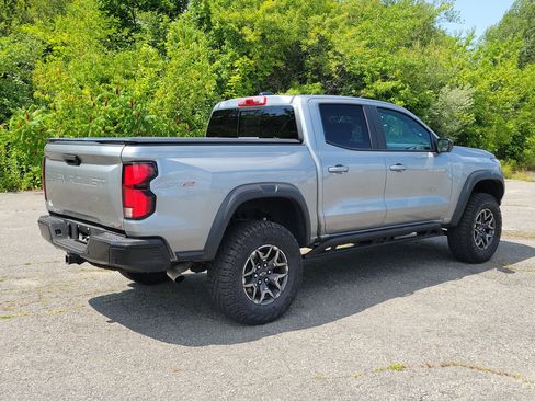 Used 2026 Chevrolet Colorado ZR2 w/ Technology Package AWD/4WD image 5