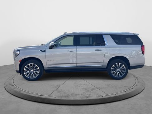 Used 2021 GMC Yukon XL Denali w/ Denali Premium Package image 5