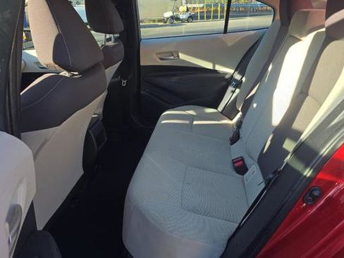 Used 2021 Toyota Corolla LE image 12