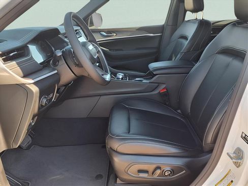 New 2025 Jeep Grand Cherokee Limited w/ Black Appearance Package image 6