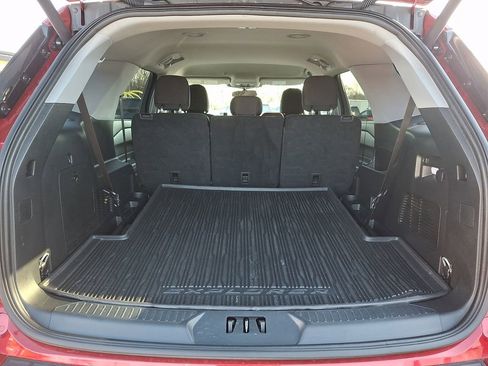 Used 2023 Ford Explorer XLT image 30