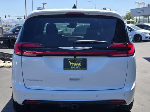 New 2026 Chrysler Pacifica Pinnacle w/ Trailer Tow Group FWD image 5