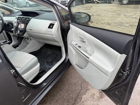 Used 2013 Toyota Prius V Five image 19