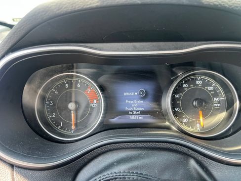 Used 2021 Jeep Cherokee Latitude Lux w/ Comfort/Convenience Group AWD/4WD image 3