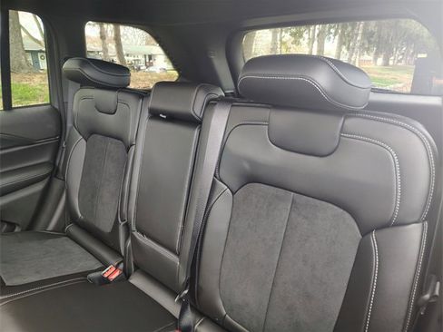 New 2025 Jeep Grand Cherokee Altitude image 5