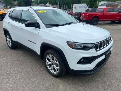 Used 2025 Jeep Compass Latitude AWD/4WD image 5