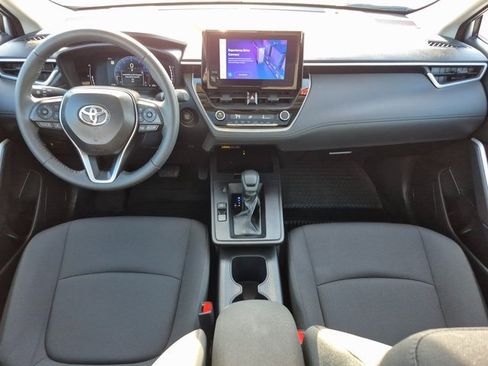 Used 2026 Toyota Corolla Cross LE image 17