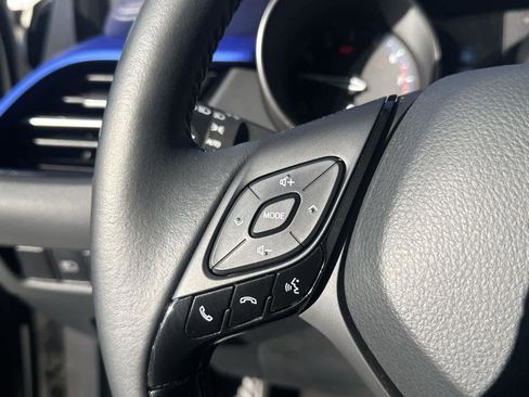 Used 2021 Toyota C-HR XLE image 17