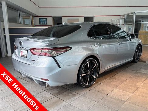 Used 2020 Toyota Camry XSE image 3