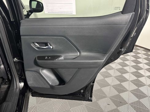 Used 2025 Nissan Kicks SV FWD image 19