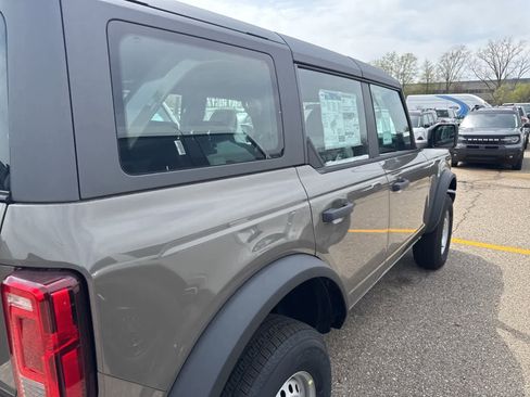 New 2026 Ford Bronco 4-Door AWD/4WD image 25