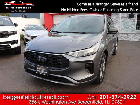 Used 2023 Ford Escape ST-Line FWD image 1