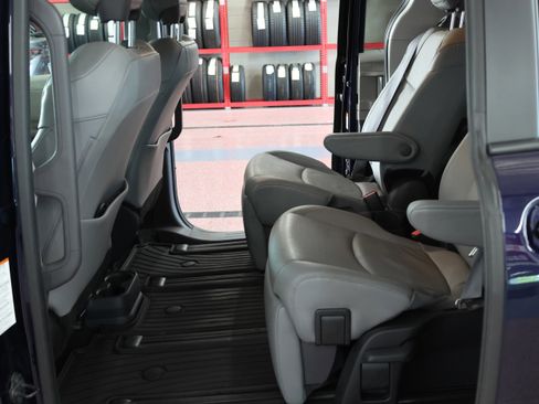 Used 2023 Toyota Sienna Limited AWD/4WD image 18