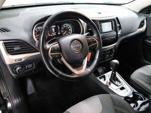 Used 2014 Jeep Cherokee Latitude w/ Cold Weather Group FWD image 4