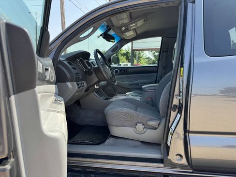 Used 2011 Toyota Tacoma 4x4 Access Cab V6 w/ TRD Off-Road Pkg image 11