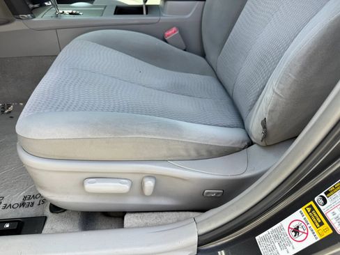 Used 2010 Toyota Camry LE FWD image 12
