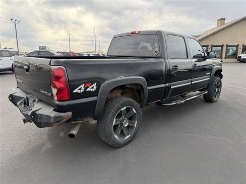 Used 2004 Chevrolet Silverado 2500 LS w/ Skid Plate Package AWD/4WD image 7