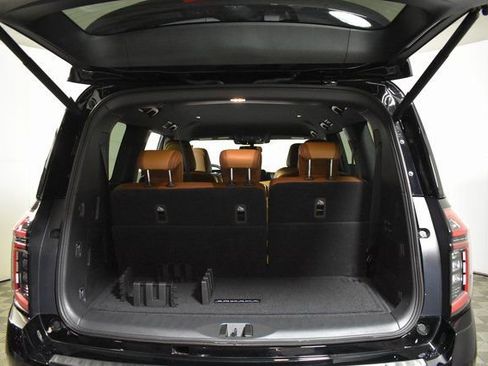 New 2025 Nissan Armada SL w/ Captain's Chari Seat Package AWD/4WD image 39