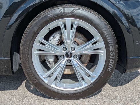 Used 2023 Audi Q8 Prestige AWD/4WD image 11