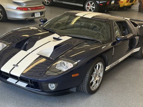 Used 2006 Ford GT RWD image 9