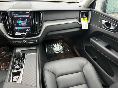 Used 2025 Volvo XC60 B5 Core w/ Protection Package Premier image 18