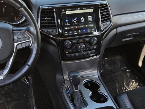 Certified 2022 Jeep Grand Cherokee Laredo X image 15