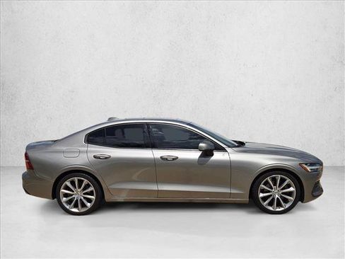 Used 2020 Volvo S60 T5 Momentum FWD image 4