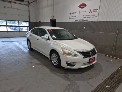 Used 2013 Nissan Altima 2.5 S FWD image 1