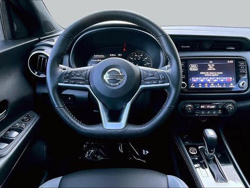 Used 2021 Nissan Kicks SR w/ SR Premium Package FWD image 6