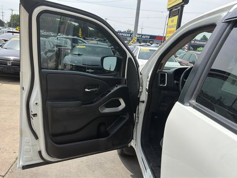 Used 2022 Nissan Frontier SV AWD/4WD image 12