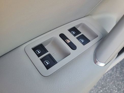 Used 2018 Volkswagen Passat 2.0T R-Line image 14