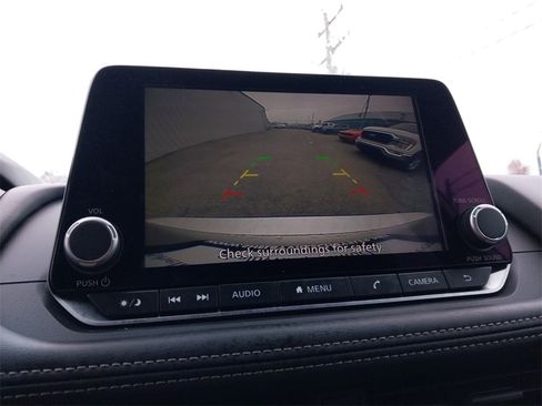 Used 2025 Nissan Rogue S image 17