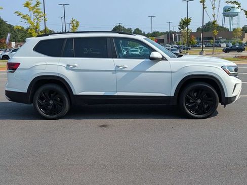 Used 2023 Volkswagen Atlas SE w/ Panoramic Sunroof Package FWD image 3