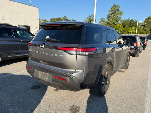 Used 2022 Nissan Pathfinder S FWD image 5
