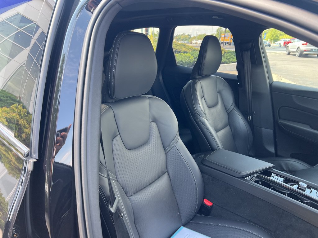 Certified 2024 Volvo XC60 T8 Ultimate w/ Climate Package AWD/4WD image 37