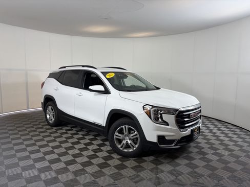 Used 2023 GMC Terrain SLE w/ Driver Convenience Package AWD/4WD image 1
