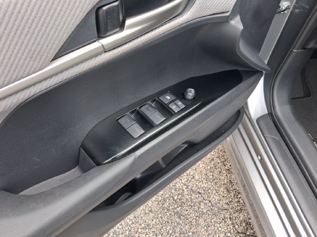 Used 2026 Toyota Camry SE FWD image 14