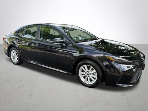 Used 2025 Toyota Camry LE FWD image 4