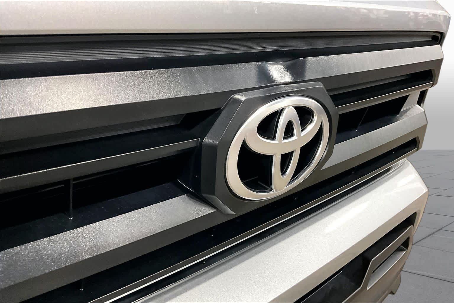 Certified 2025 Toyota Tacoma SR5 AWD/4WD image 28