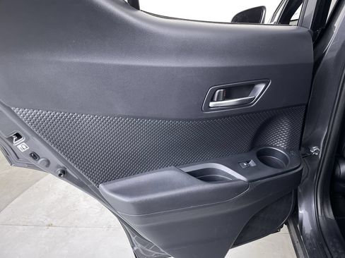 Used 2019 Toyota C-HR XLE FWD image 18