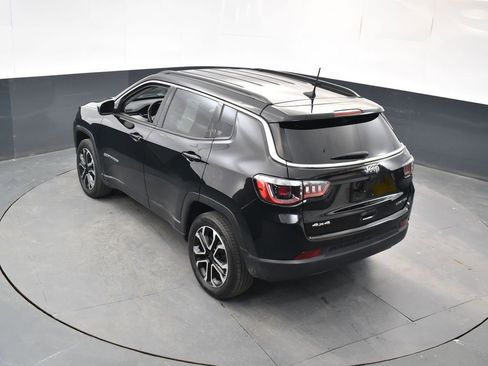 Used 2022 Jeep Compass Limited image 32