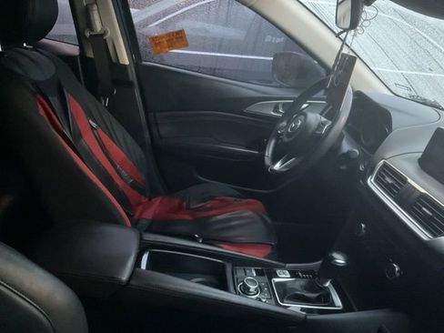 Used 2018 MAZDA MAZDA3 Touring image 4