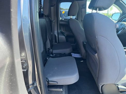 Used 2019 Toyota Tacoma TRD Sport AWD/4WD image 30