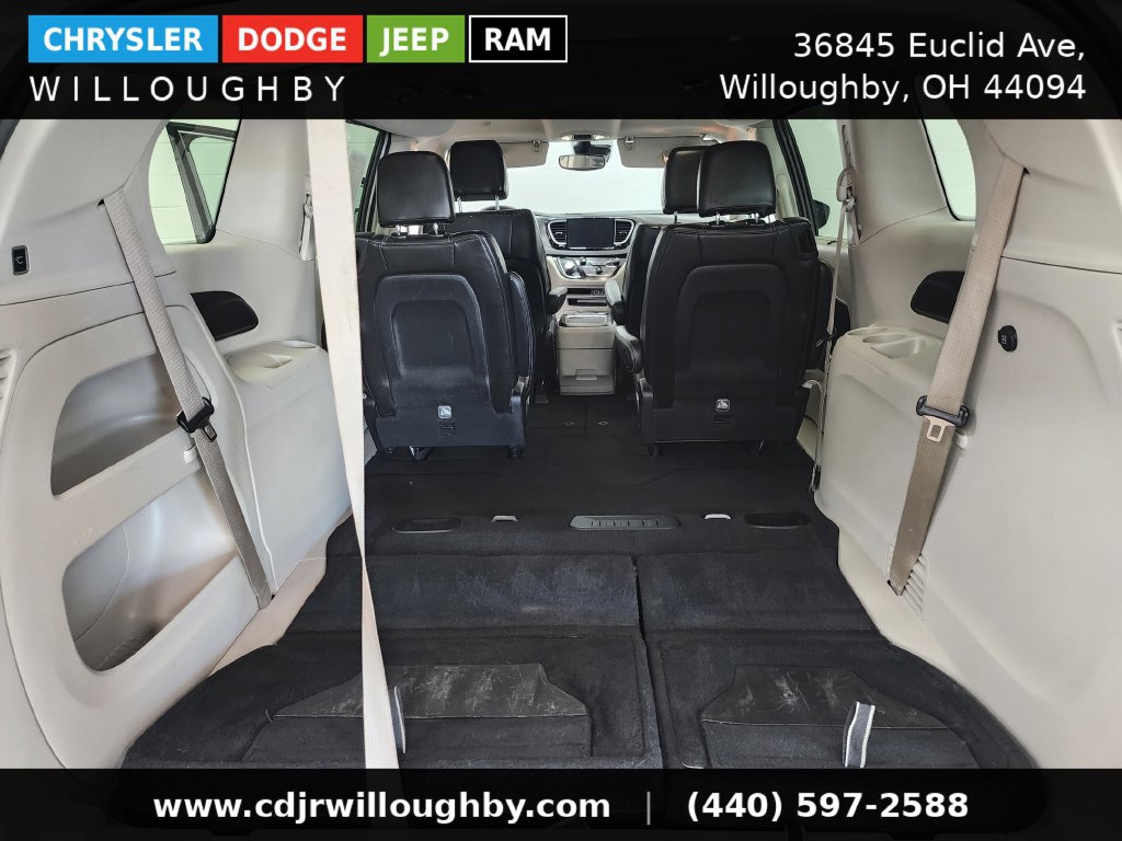 Used 2024 Chrysler Pacifica Touring-L FWD image 31