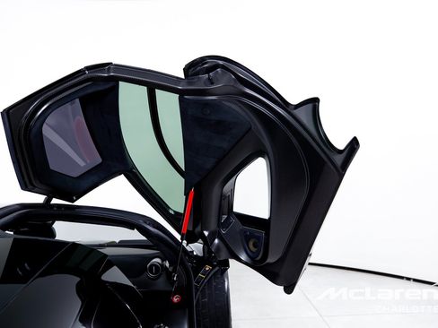 Used 2019 McLaren Senna RWD image 17